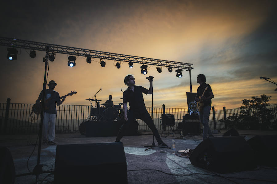 Ambiente y actuaciones en el Auditorio Blas Infante en el balcón del Tajo de Ronda
