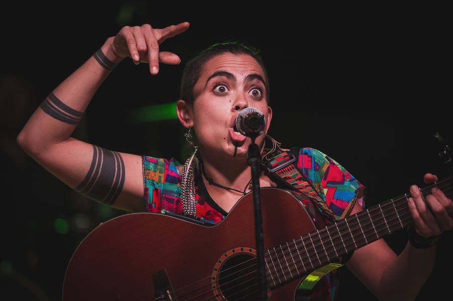 Ambiente y actuaciones en el Auditorio Blas Infante en el balcón del Tajo de Ronda