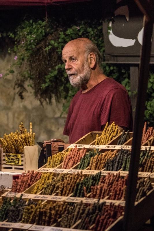 Velas, zocos o talleres dan vida al encuentro, que este viernes recibió a Niña Pastori y que el domingo echa el cierre con Triana