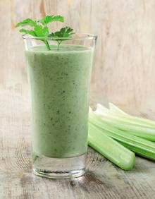 Imagen secundaria 2 - Dadas las frutas y verduras, pueden elaborarse batidos muy nutritivos. 