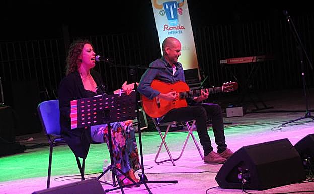 Además de los grupos de Austin, también participan en el festival músicos de la Serranía de Ronda. 