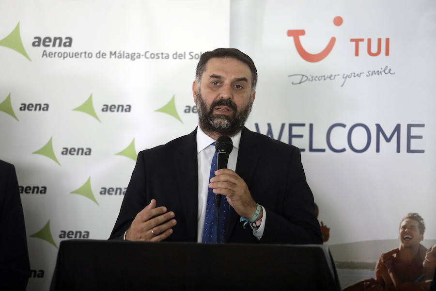 Un avión de la touroperadora TUI llevará el nombre de Costa del Sol por todo el mundo. La aeronave ha sido bautizada en el aeropuerto de Málaga.