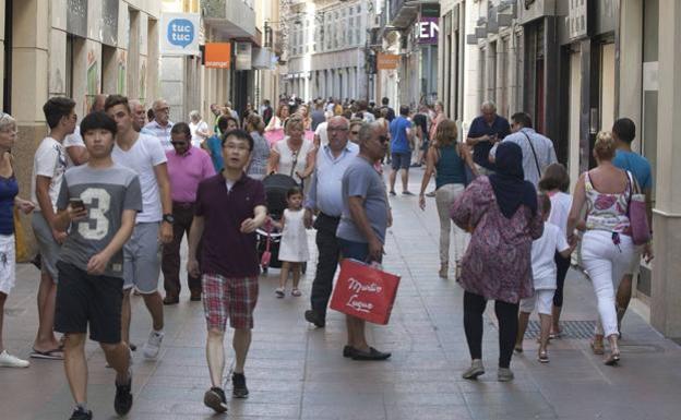 Sindicatos y federaciones de comercio rechazan ampliar la libertad horaria en Málaga