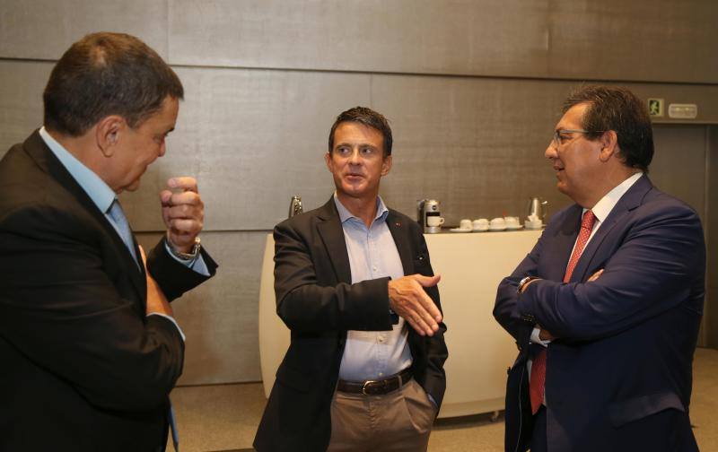 El desayuno-coloquio en colaboración con la Fundación Cajasol se celebró en el Hotel Barceló