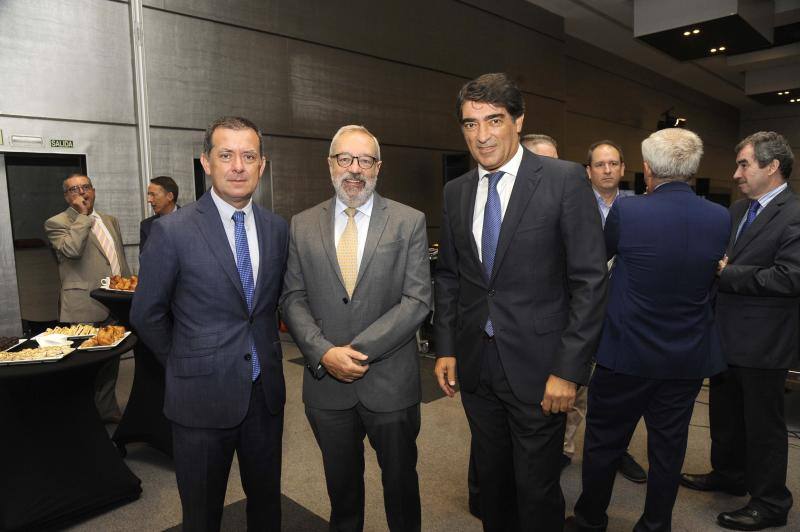 El desayuno-coloquio en colaboración con la Fundación Cajasol se celebró en el Hotel Barceló