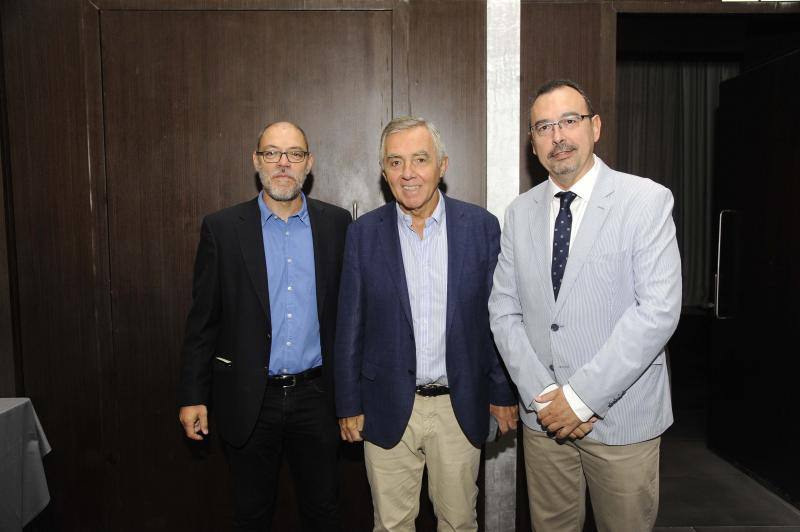 El desayuno-coloquio en colaboración con la Fundación Cajasol se celebró en el Hotel Barceló