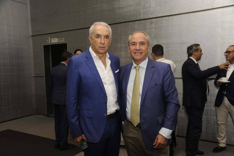 El desayuno-coloquio en colaboración con la Fundación Cajasol se celebró en el Hotel Barceló