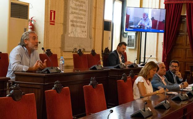 Alberto Íñiguez, durante su comparecencia del pasado martes en la comisión. 