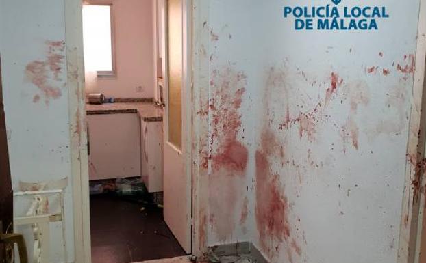 Los agentes encontraron la casa llena de sangre.