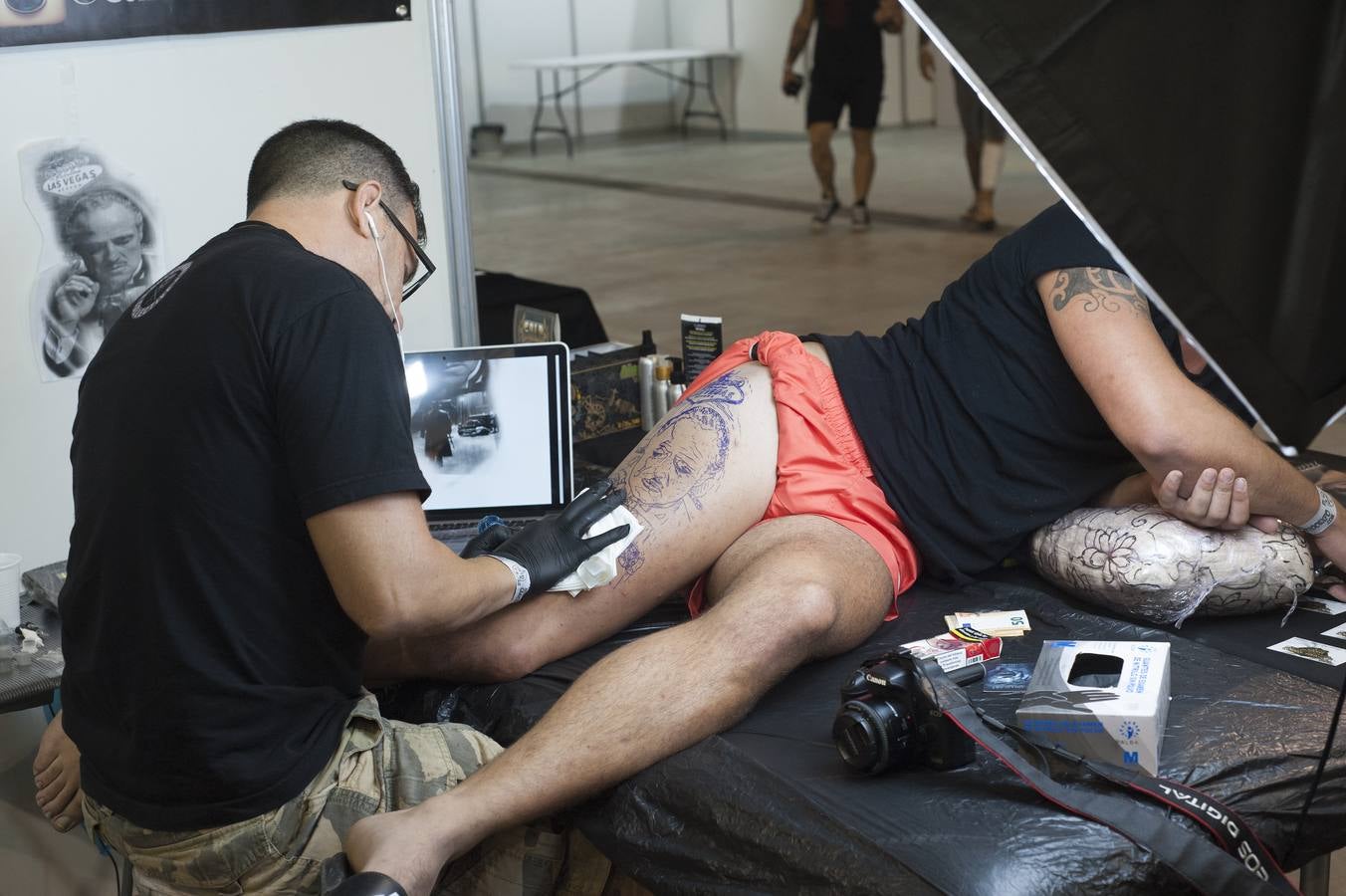 Todo por y para los tatuajes. Málaga celebra la quinta edición de este evento dedicado a este mundo, que acoge novedades y tendencias del sector y un gran número de oportunidedes de llevarse una nueva obra de profesional tatuador. 