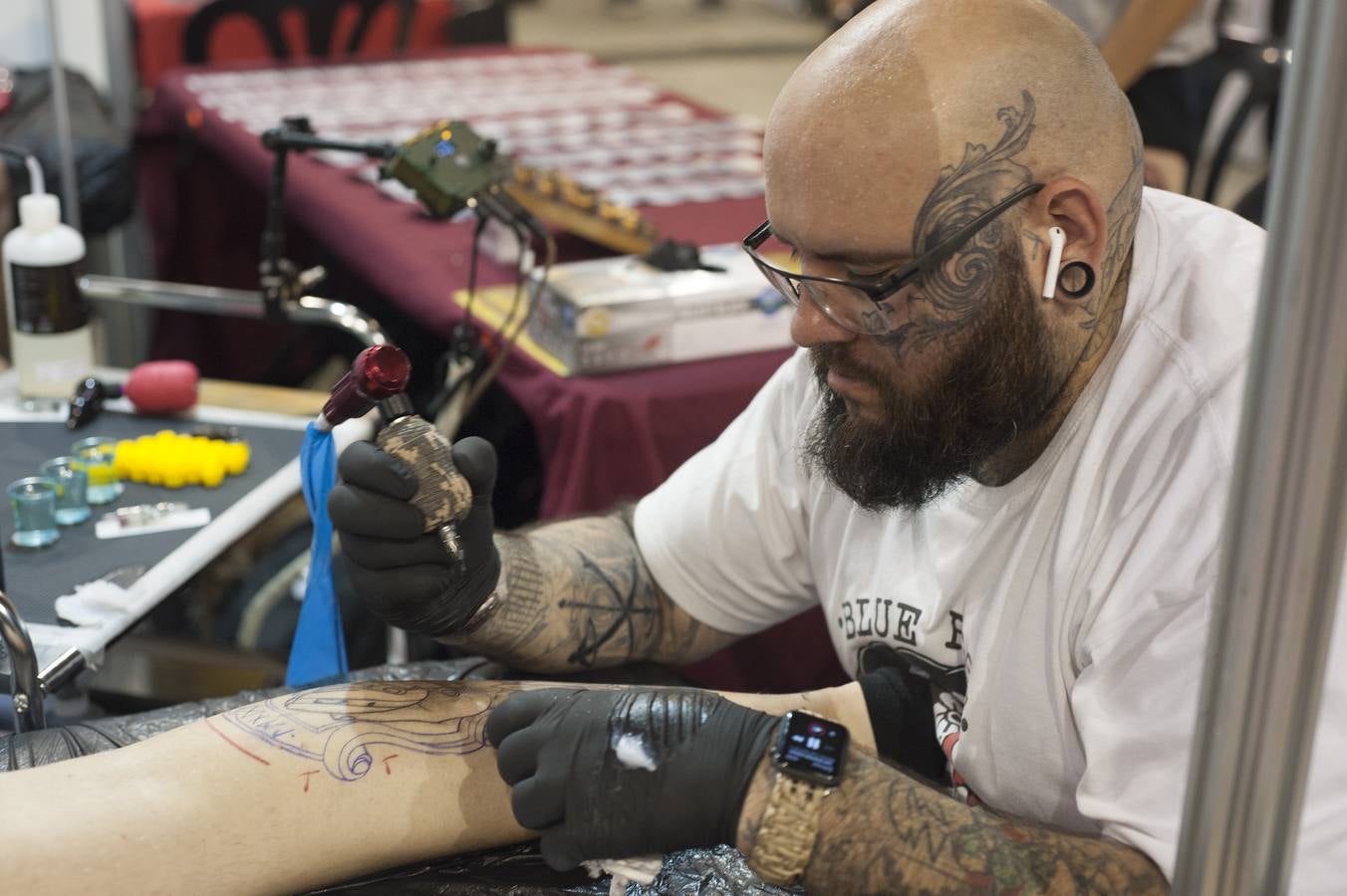 Todo por y para los tatuajes. Málaga celebra la quinta edición de este evento dedicado a este mundo, que acoge novedades y tendencias del sector y un gran número de oportunidedes de llevarse una nueva obra de profesional tatuador. 
