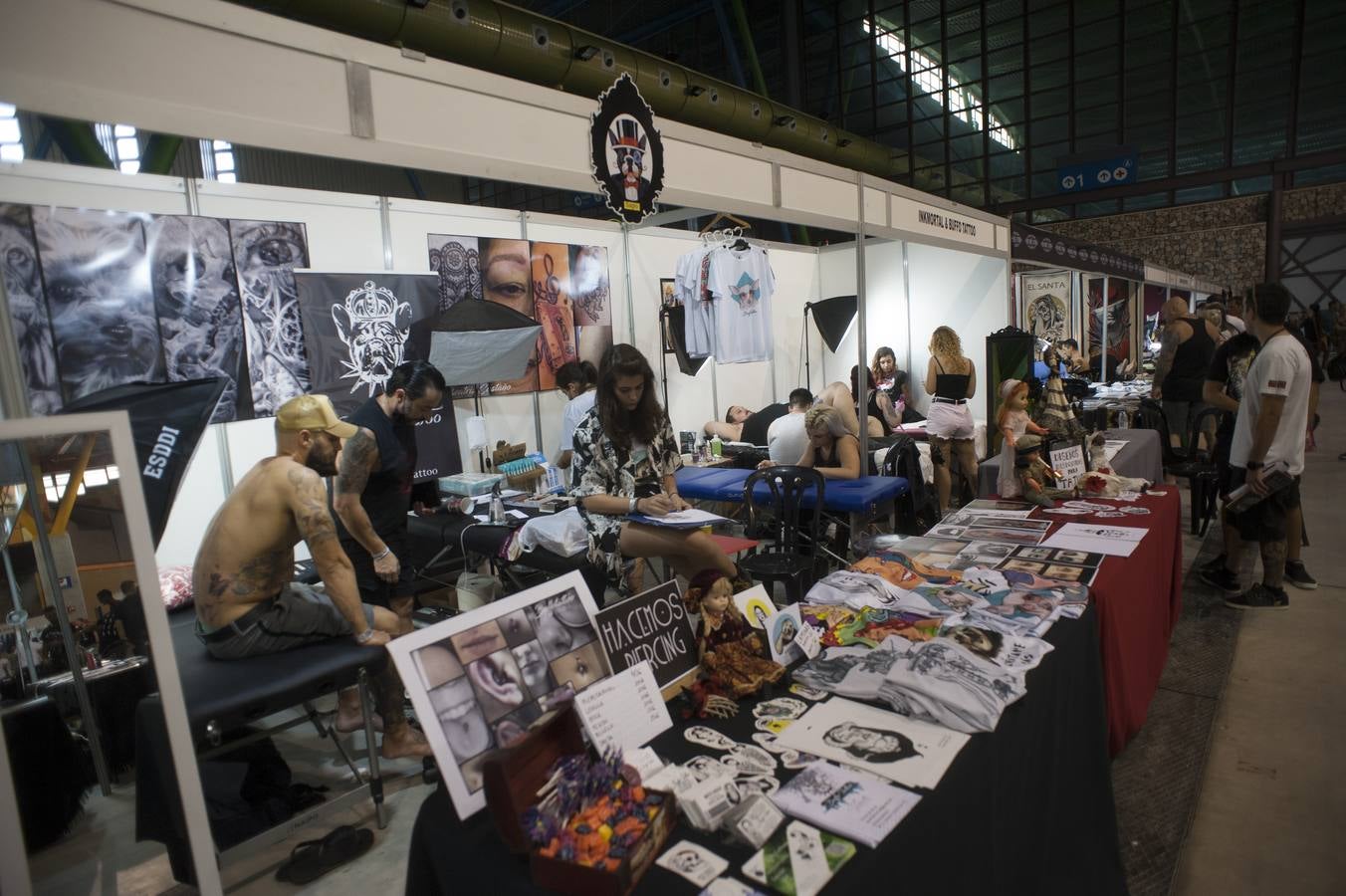 Todo por y para los tatuajes. Málaga celebra la quinta edición de este evento dedicado a este mundo, que acoge novedades y tendencias del sector y un gran número de oportunidedes de llevarse una nueva obra de profesional tatuador. 