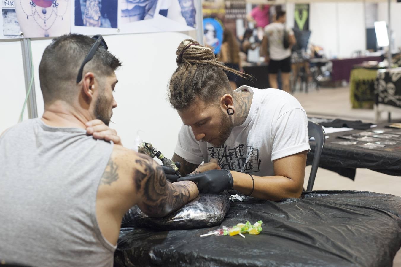 Todo por y para los tatuajes. Málaga celebra la quinta edición de este evento dedicado a este mundo, que acoge novedades y tendencias del sector y un gran número de oportunidedes de llevarse una nueva obra de profesional tatuador. 