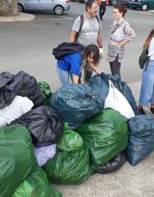 Imagen secundaria 2 - Voluntarios recogen la basura del Arroyo Jaboneros con motivo del Día Mundial de la Limpieza