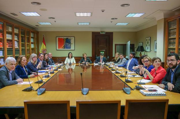 Reunión del Pacto de Toledo, el pasado mes de junio, presidido por Celia Villalobos. :: Jaime García
