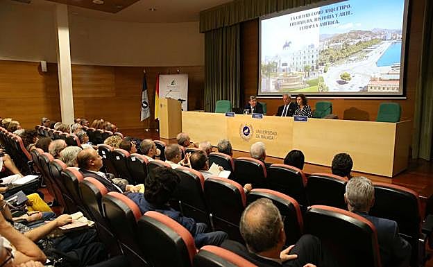 El salón de actos del Rectorado se llenó para la ocasión. 