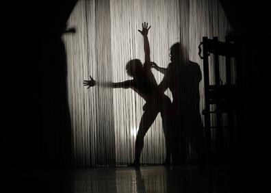 Imagen secundaria 1 - David Segura revuelve por lo alto la danza infantil
