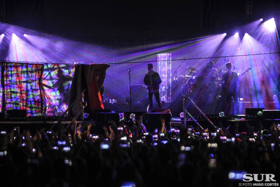 El cantante entusiasmó en el Auditorio bajando del escenario para cantar sus fans