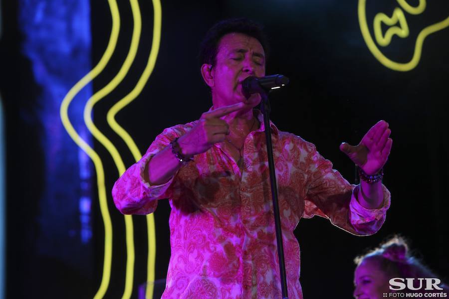 El cantante entusiasmó en el Auditorio bajando del escenario para cantar sus fans