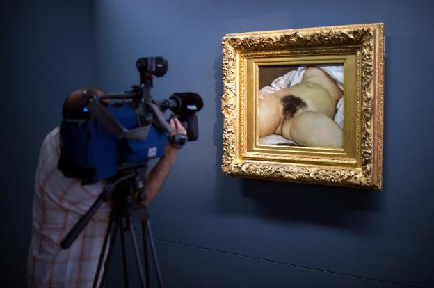 El cuadro de Gustave Courbet está expuesto en el museo de Orsay de París.