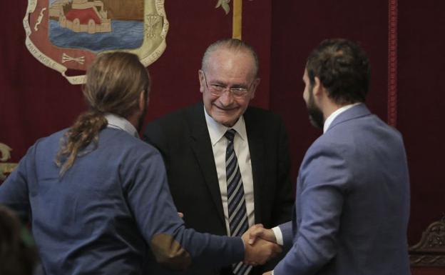 De la Torre, junto a Juan Cassá (Ciudadanos) y Daniel Pérez (PSOE), en una imagen de archivo.