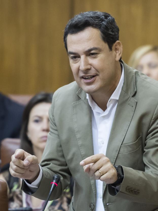 Juanma Moreno, ayer en el Parlamento Andaluz. 