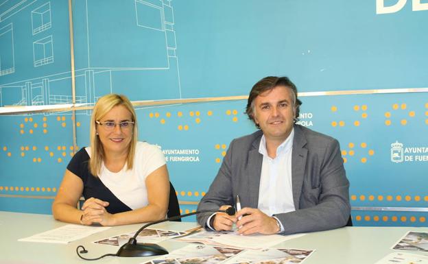 Jerónimo Sánchez, director de EIPYMES junto a la alcaldesa de Fuengirola Ana Mula durante la presentación del encuentro el pasado jueves. 