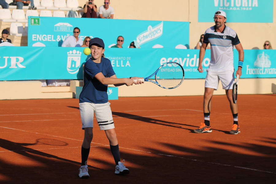 Juan Carlos Ferrero se lleva el torneo tras ganar a Safin