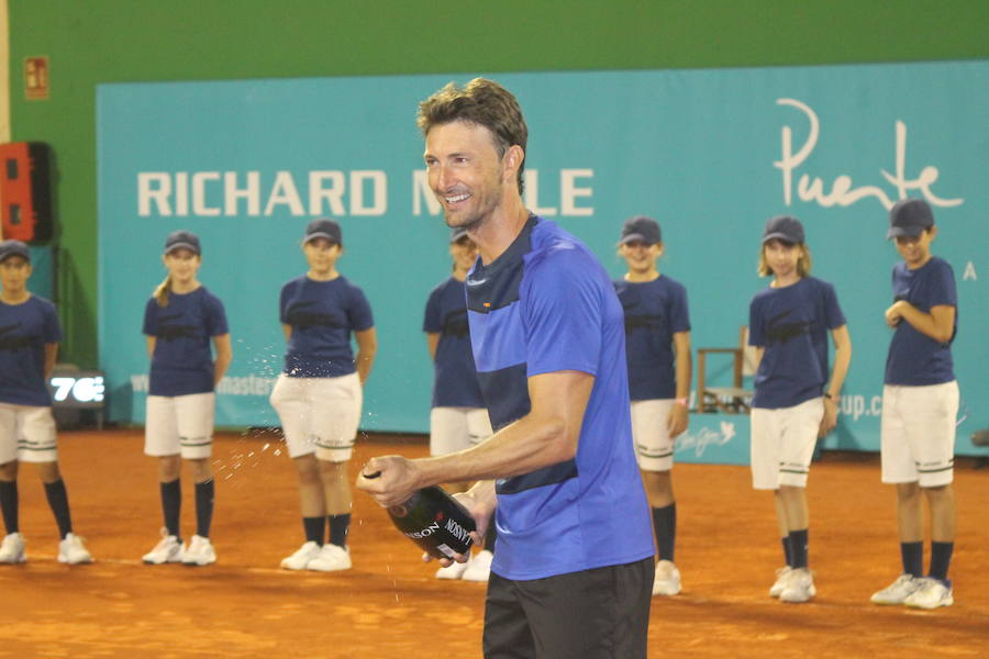 Juan Carlos Ferrero se lleva el torneo tras ganar a Safin