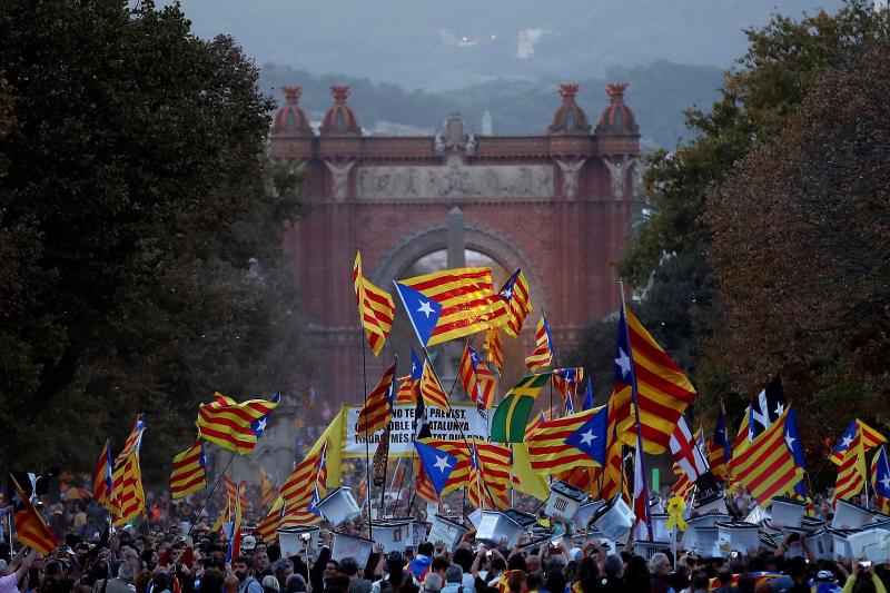 180.000 personas han acudido a la manifestación de Barcelona para conmemorar el primer aniversario del 1-O, según la Guardia Urbana