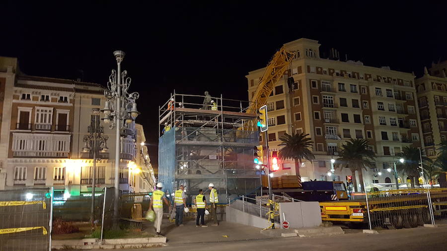 A primera hora de este martes 2 de octubre se ha procedido al desmontaje y traslado de la escultura de su enclave actual para someterla a un proceso de restauración