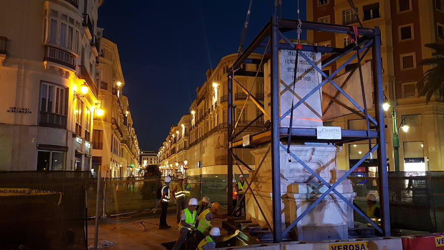 A primera hora de este martes 2 de octubre se ha procedido al desmontaje y traslado de la escultura de su enclave actual para someterla a un proceso de restauración