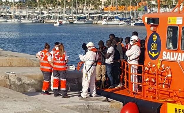 Llegada a Málaga de migrantes rescatados de una patera (archivo).