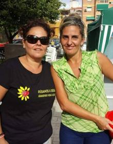 Imagen secundaria 2 - Dos hermanas, carmen y Lola, impulsan una verbena solidaria este viernes y sábado
