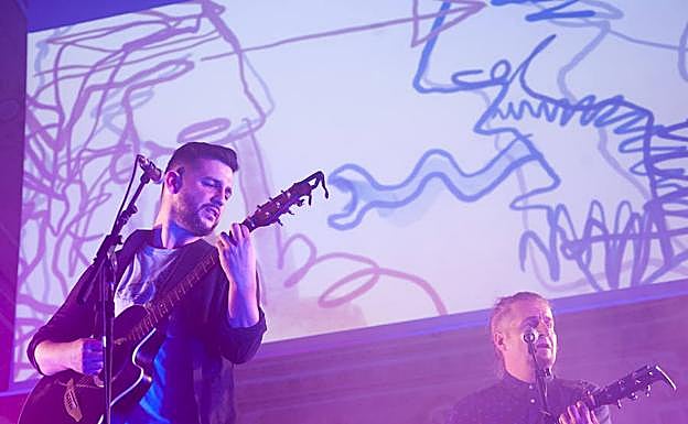 Fran Perea, anoche sobre el escenario de la Sala María Cristina. 