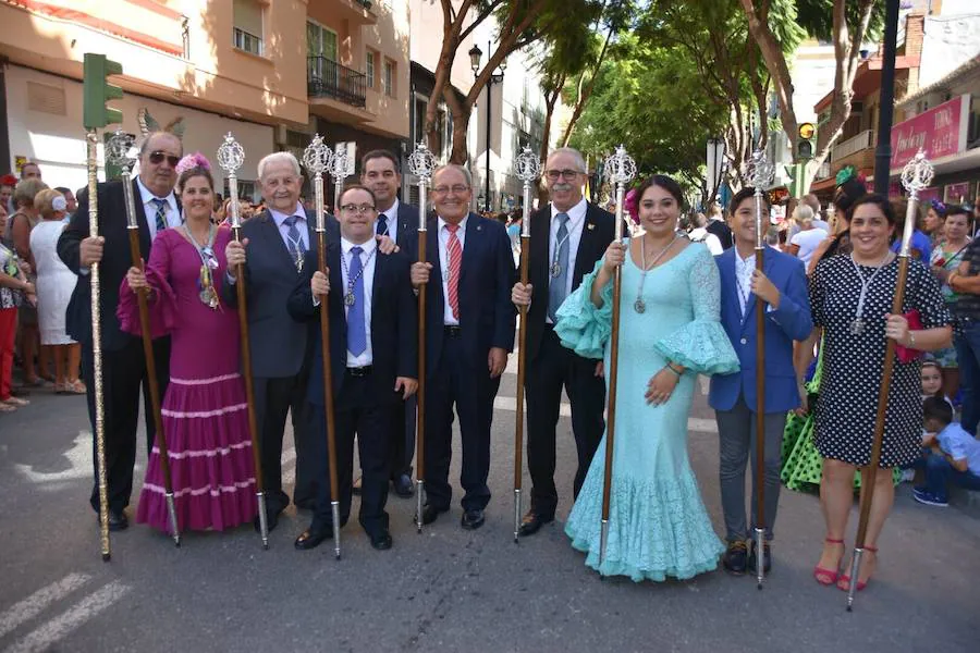 Miles de personas acompñan a la patrona de la localidad en un emotivo desfile 