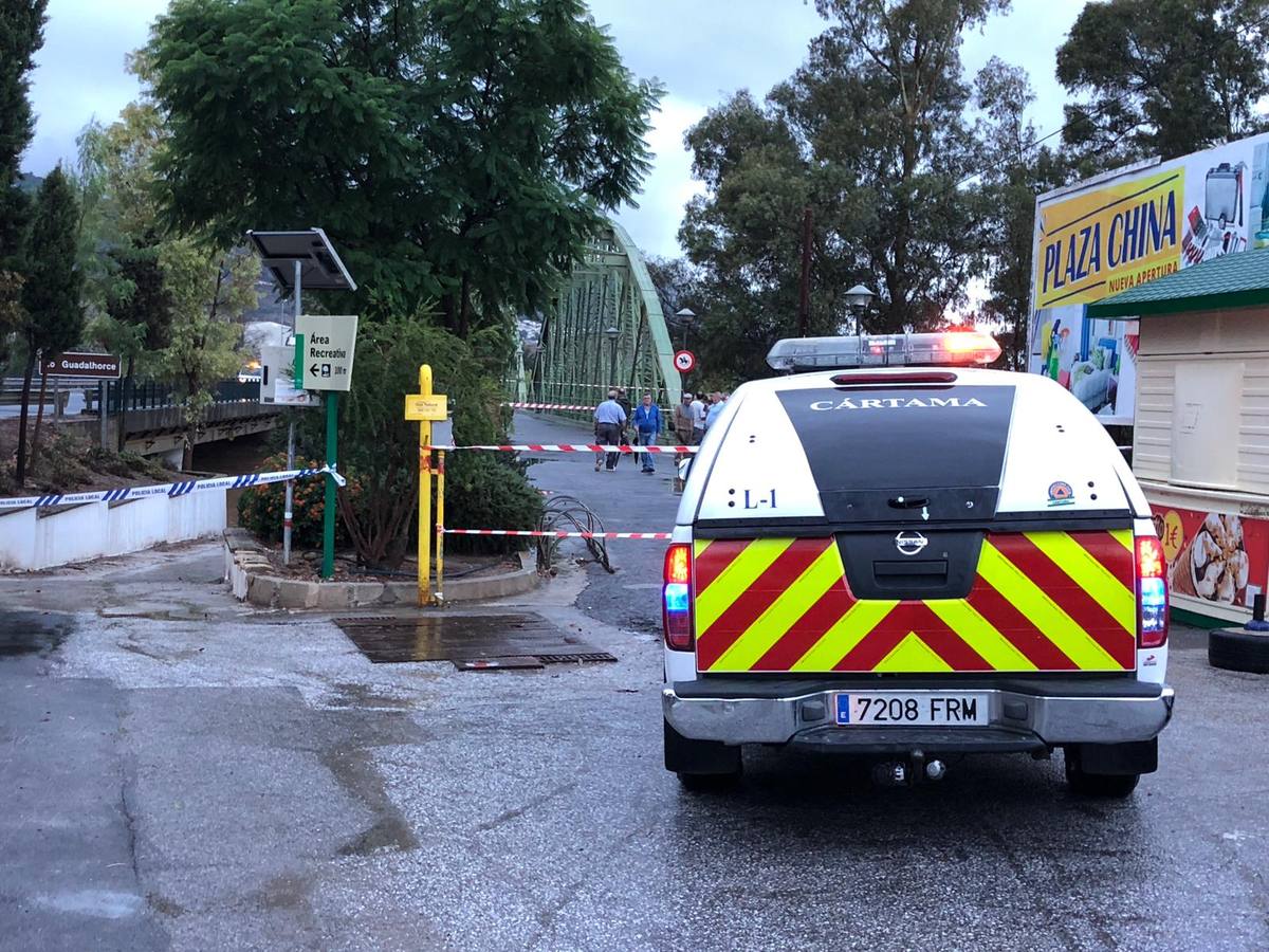 Cártama corta el puente sobre el Guadalhorce y alerta de un posible desbordamiento si sigue aumentando el cauce