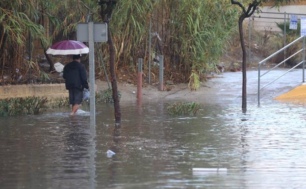 Calles inundadas en el polígono Guadalhorce.