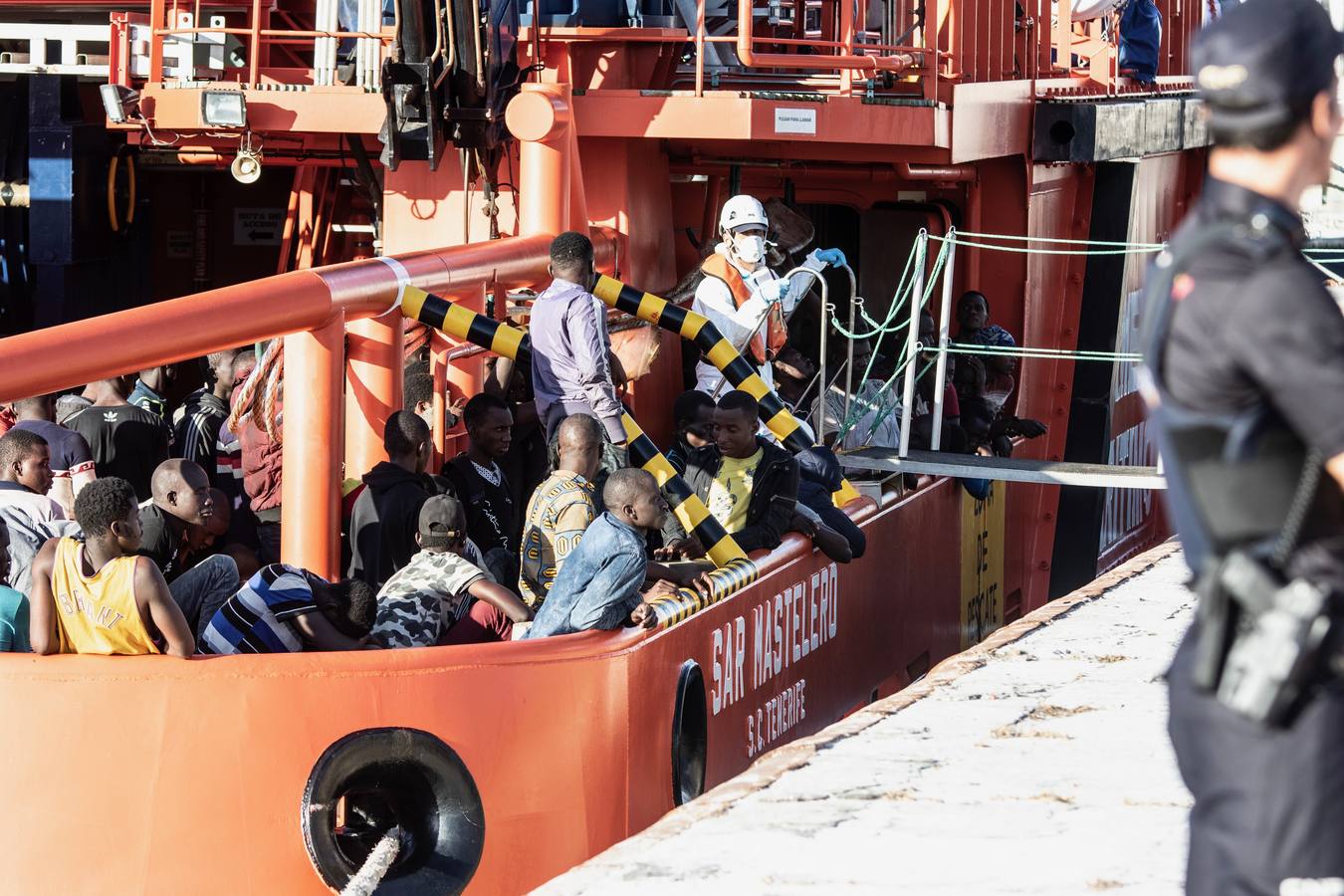 Tras ser asistidos por Salvamento Marítimo y Cruz Roja serán trasladados a San Roque por la falta de espacio en Málaga