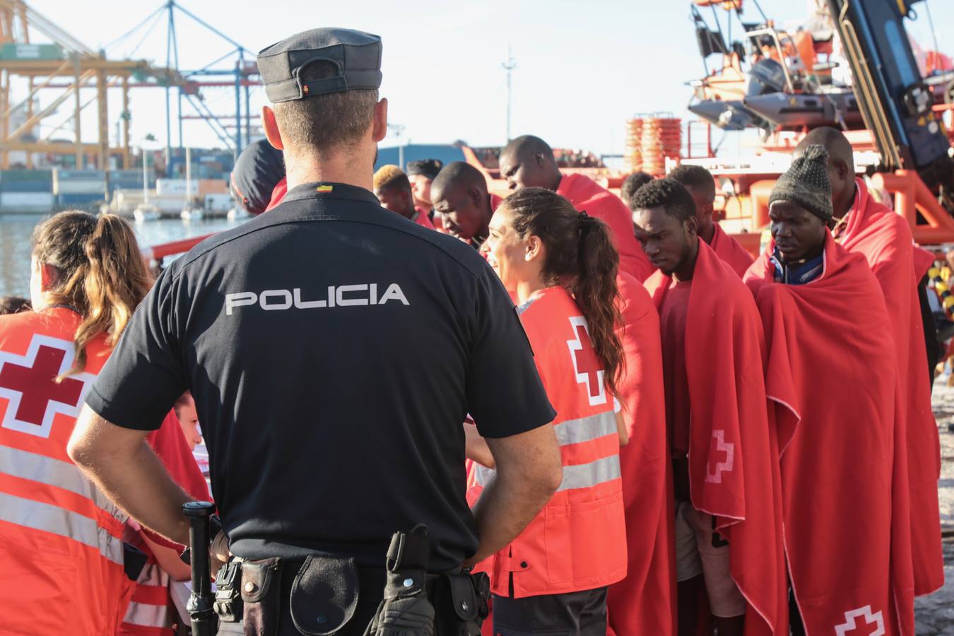 Tras ser asistidos por Salvamento Marítimo y Cruz Roja serán trasladados a San Roque por la falta de espacio en Málaga