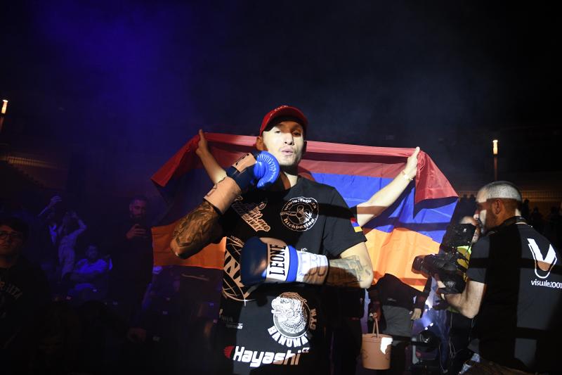 Ronny Alexander «El llanero» Landaeta vence a Anatoli Hunanyan y se proclama campeón de la Unión Europea del peso supermedio