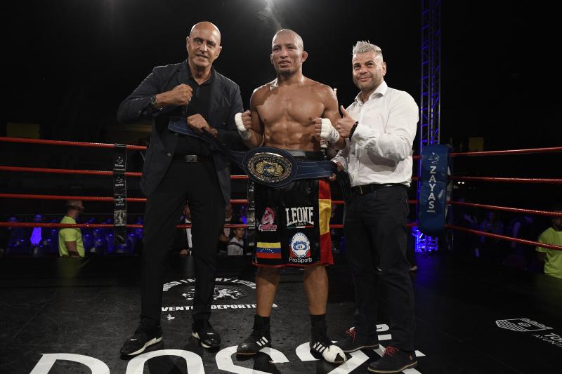 Ronny Alexander «El llanero» Landaeta vence a Anatoli Hunanyan y se proclama campeón de la Unión Europea del peso supermedio