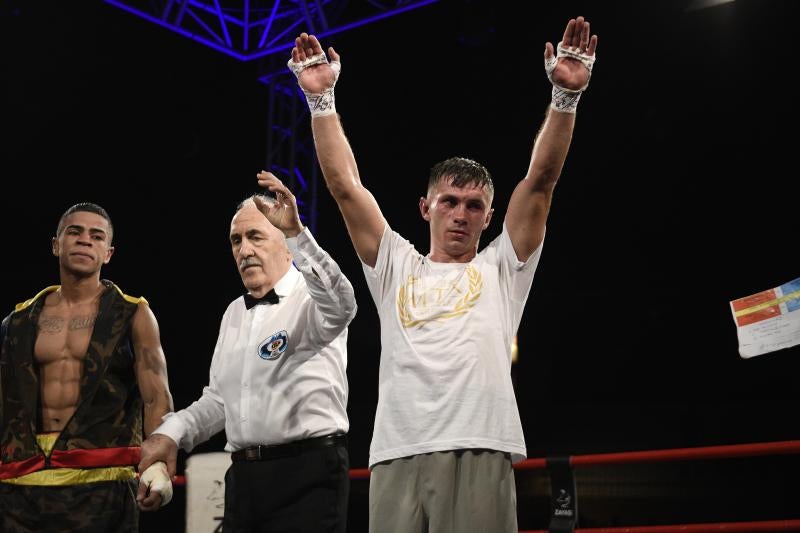 Ronny Alexander «El llanero» Landaeta vence a Anatoli Hunanyan y se proclama campeón de la Unión Europea del peso supermedio
