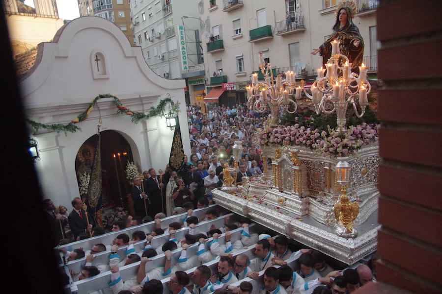 Fotos: La Virgen de la Soledad del Santo Traslado por la Trinidad