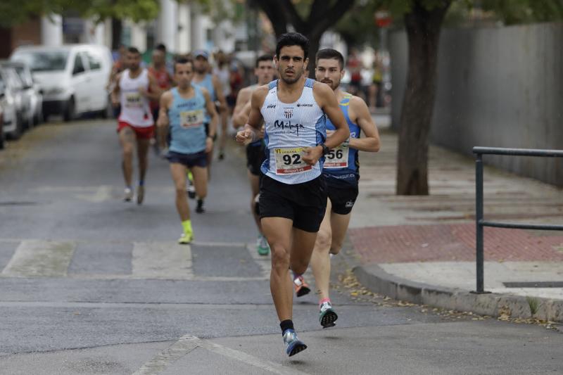 El Distrito Carretera de Cádiz acogió este domingo la carrera que discurre entre estos dos barrios de la capital y en el que han participado unos 700 corredores