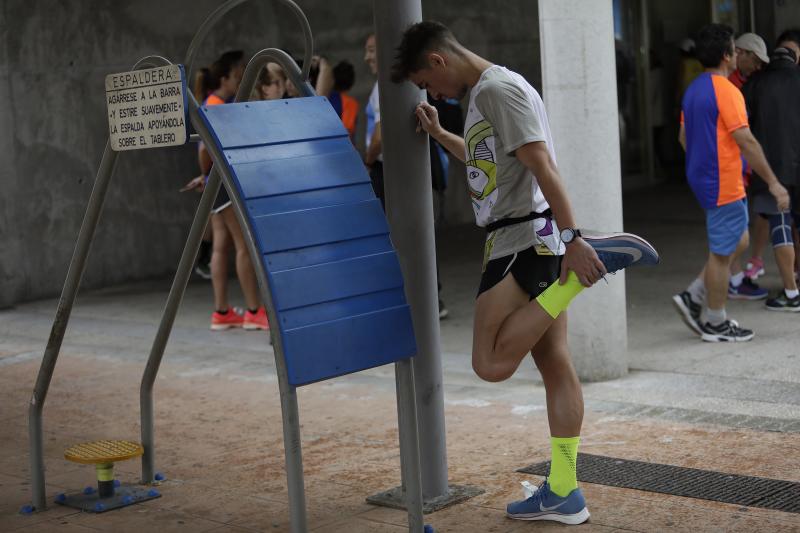 El Distrito Carretera de Cádiz acogió este domingo la carrera que discurre entre estos dos barrios de la capital y en el que han participado unos 700 corredores