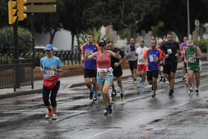 El Distrito Carretera de Cádiz acogió este domingo la carrera que discurre entre estos dos barrios de la capital y en el que han participado unos 700 corredores