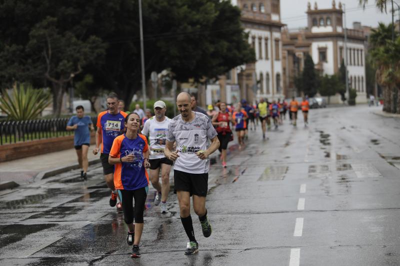 El Distrito Carretera de Cádiz acogió este domingo la carrera que discurre entre estos dos barrios de la capital y en el que han participado unos 700 corredores