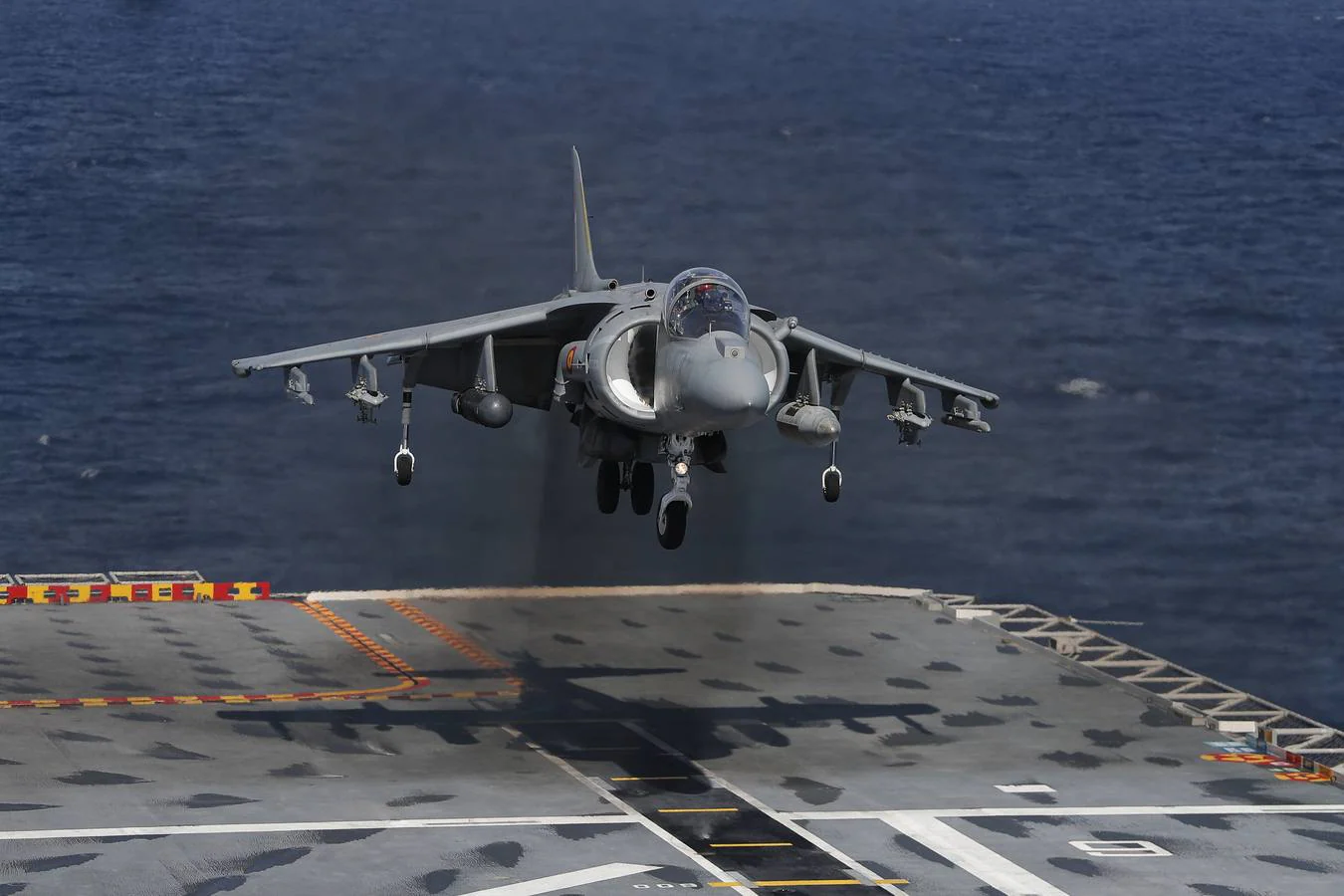 Hasta 19 Harrier podrían operar en el buque..
