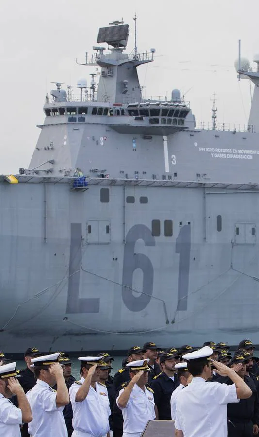 24 horas de navegación en el 'Juan Carlos I' sirven para conocer de primera mano cómo se desarrolla el día a día de este portaaviones, el buque insignia de la Armada española, que puede llevar en sus entrañas un arsenal. Desde puesto de mando a las cocinas, todo debe muy sincronizado para que todo funcione adecuadamente.